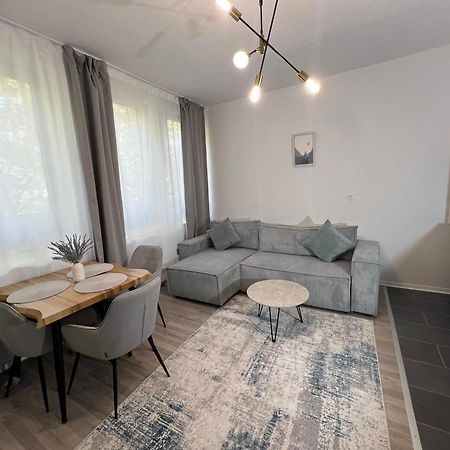 Queens Peak Apartments Cologne Extérieur photo