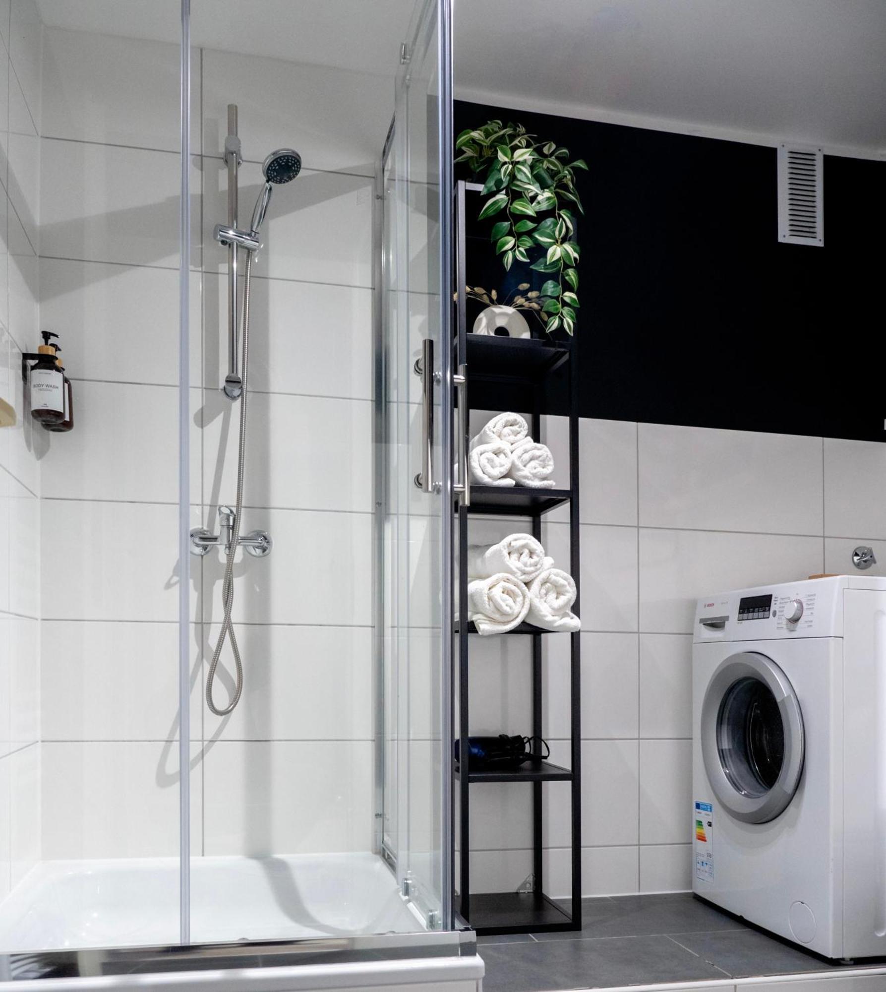 Queens Peak Apartments Cologne Extérieur photo